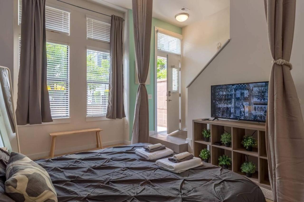 Trifecta Spacious & Beautiful Wifi Superhost Charlotte Exterior photo